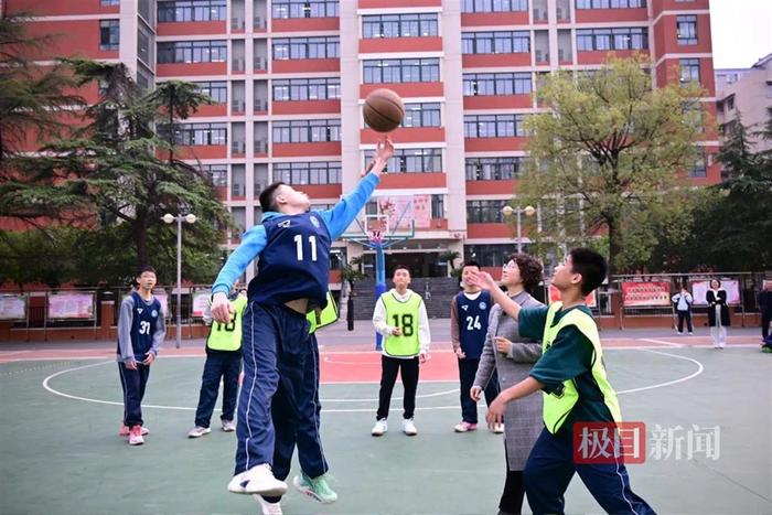 体育化校园新风尚，篮球运动在全国高校广泛普及的简单介绍