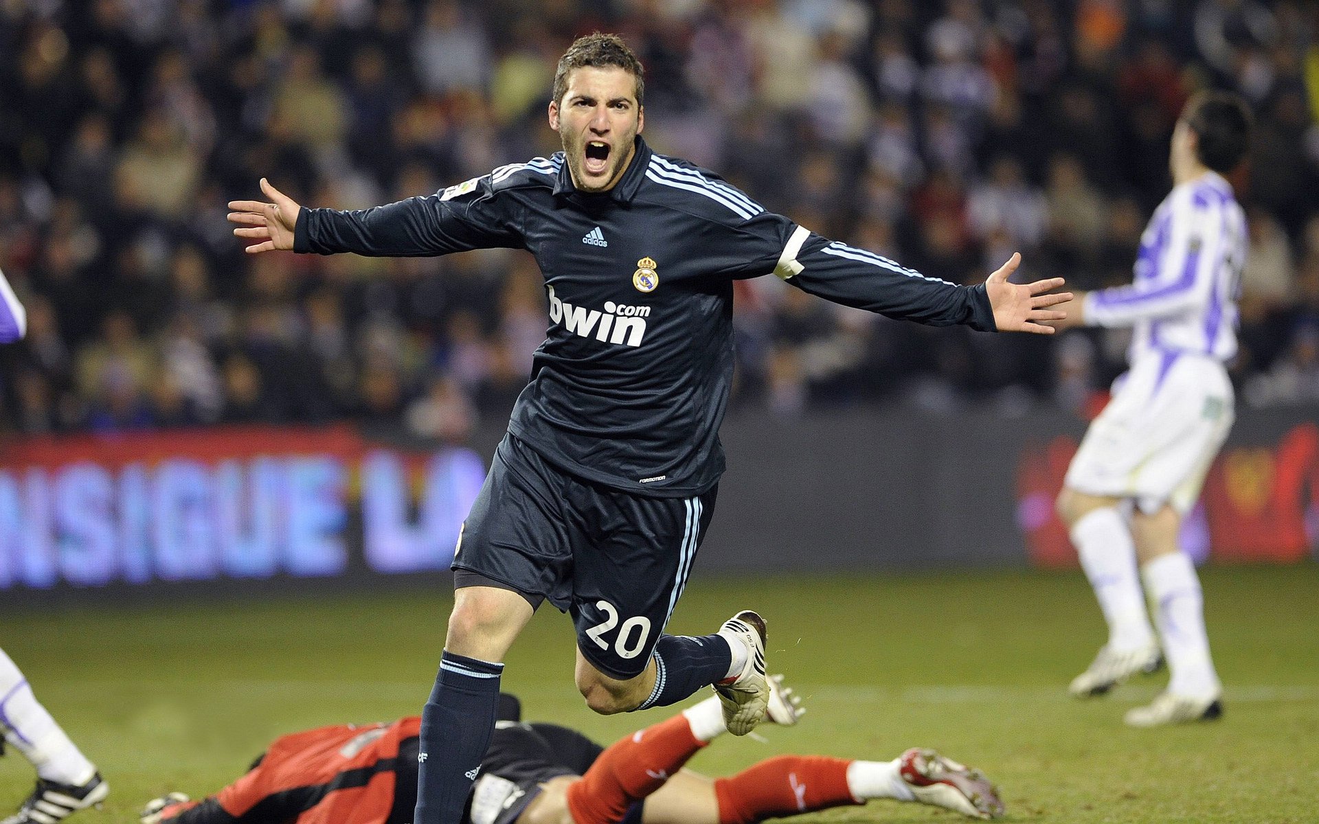 电竞粉丝社区活跃，线下聚会频繁举行，电竞粉是什么意思